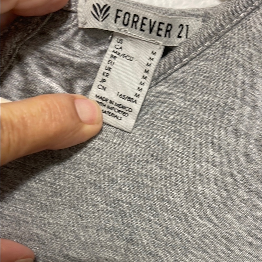 Forever 21 Open Back Cropped Long Sleeve Lightweight Size Medium PTP 23” EUC - Picture 4 of 5